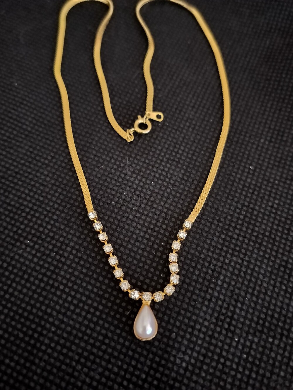 Vintage Gold Tone Herringbone Chain Necklace Rhinestone V Drop Faux Pearl...